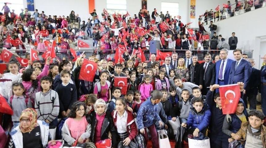 Gaziantep&rsquo;te 5 Bin &Ouml;ğrenciye Okul Malzemesi Yardımı
