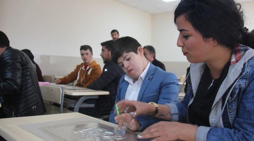 Özel Öğrenciler Üniversite Sıralarında