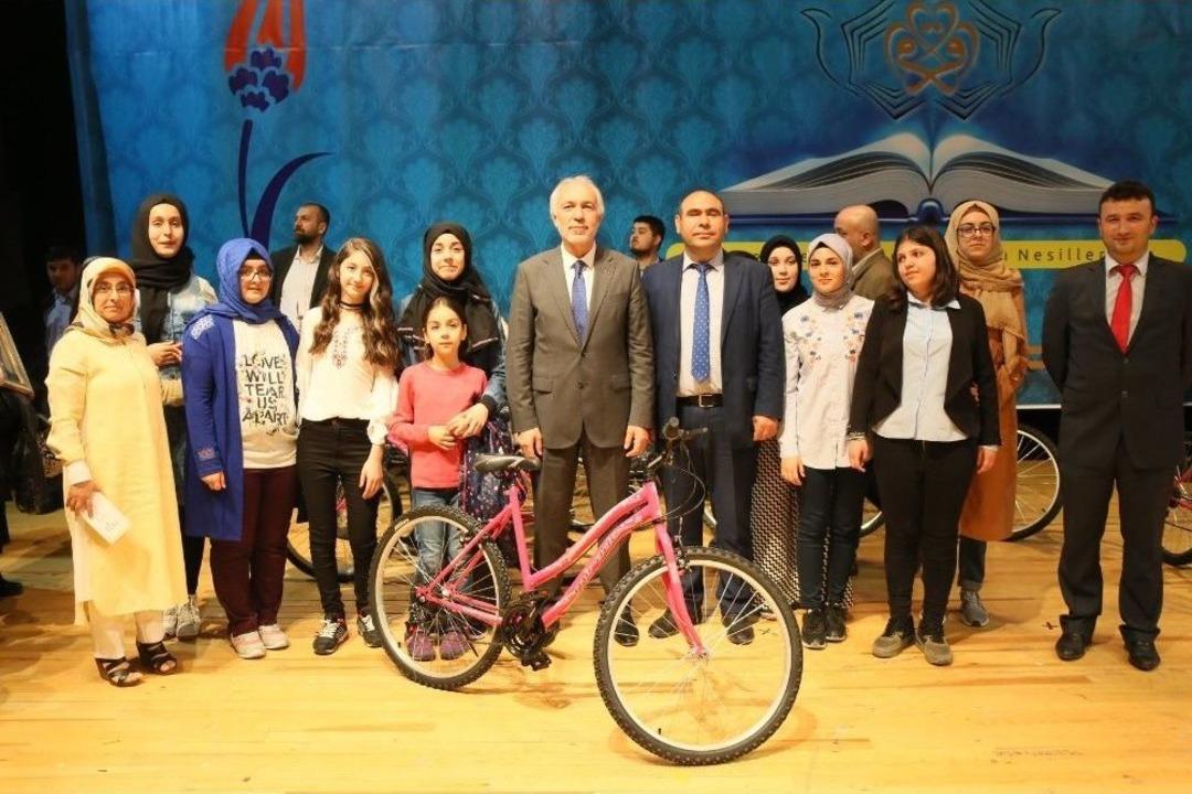 K&uuml;tahya&rsquo;da &Ouml;d&uuml;ll&uuml; Kitap Okuma Yarışması
