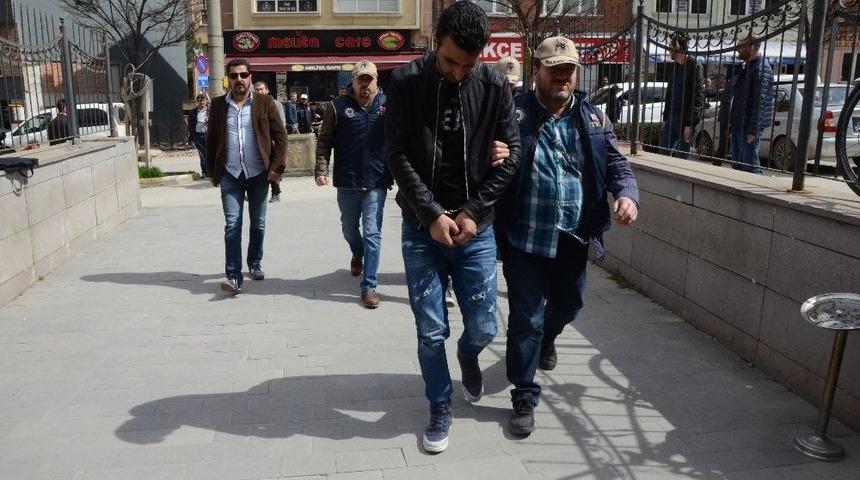 Ter&ouml;ristler İle Bağlantılarını Telefonlardaki Fotoğraflar Ortaya &Ccedil;ıkarttı