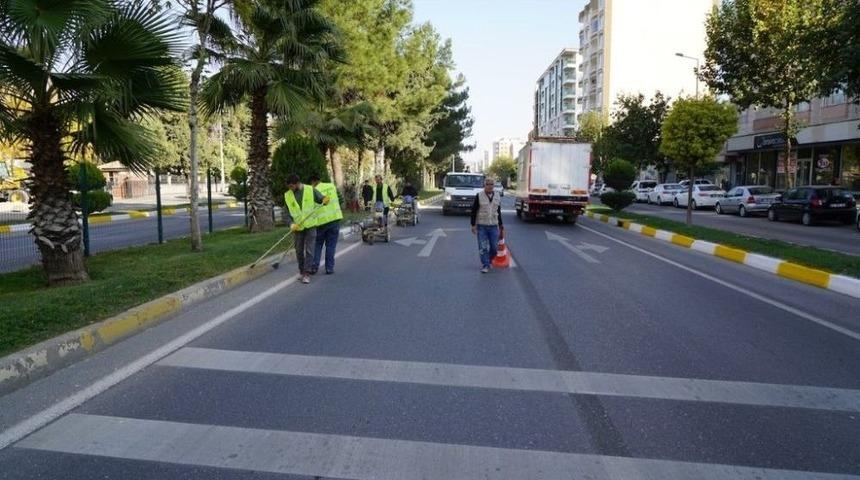 Adıyaman Belediyesi Kaldırım Taşlarını Boyadı