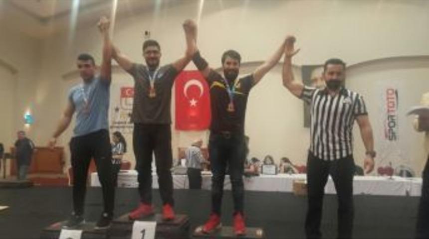 D&uuml; Bilek G&uuml;reşinde Derece Aldı