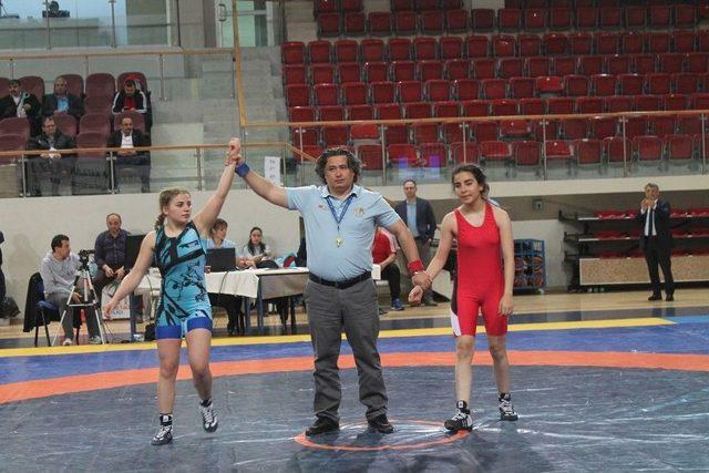 Türkiye Genç Kadınlar Güreş Şampiyonası Yalova’da Başladı