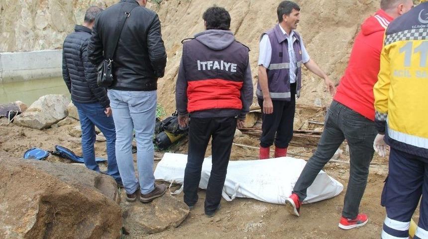 K&ouml;peğini Kurtarmak İsterken Boğuldu