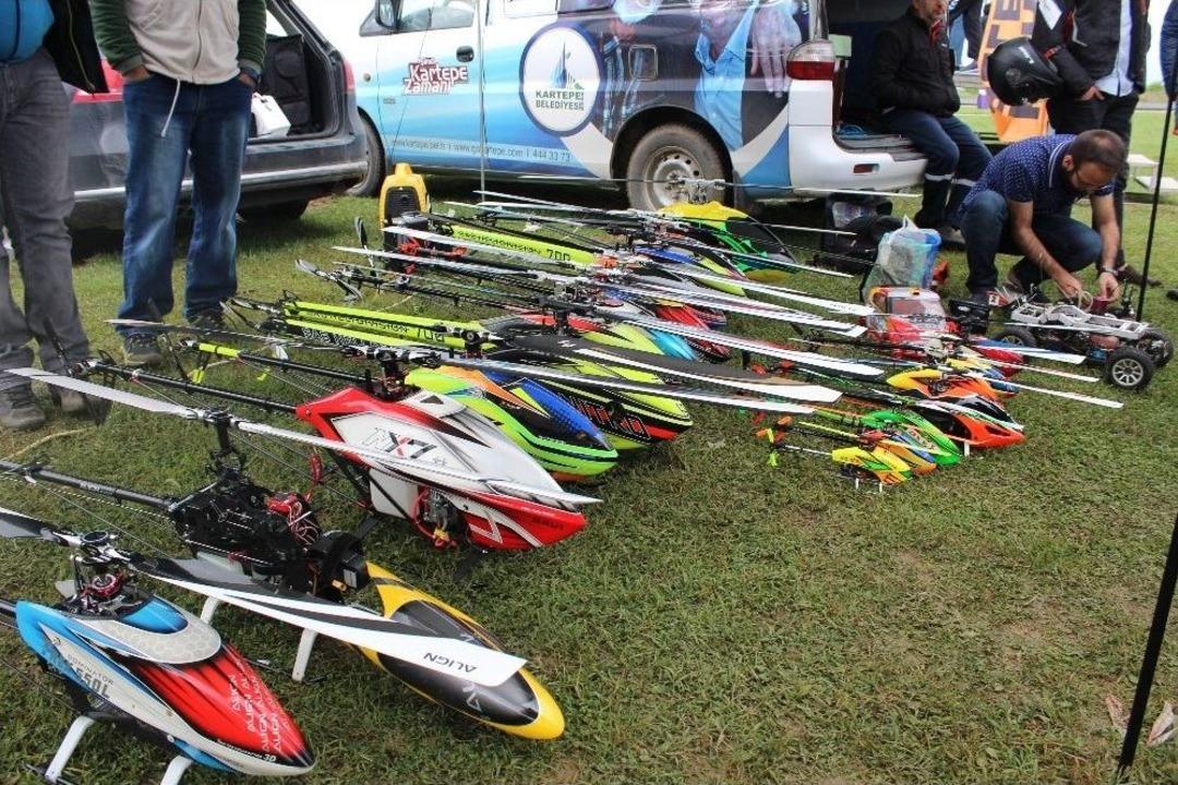 Kartepe, Model U&ccedil;ak G&ouml;sterileriyle Renklendi