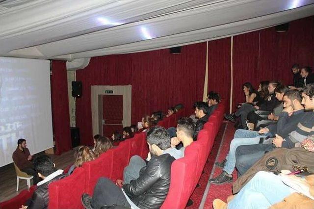 Uşak &Uuml;niversitesi&rsquo;nde Postmodernizm Ve Sinema S&ouml;yleşisi Yapıldı 1