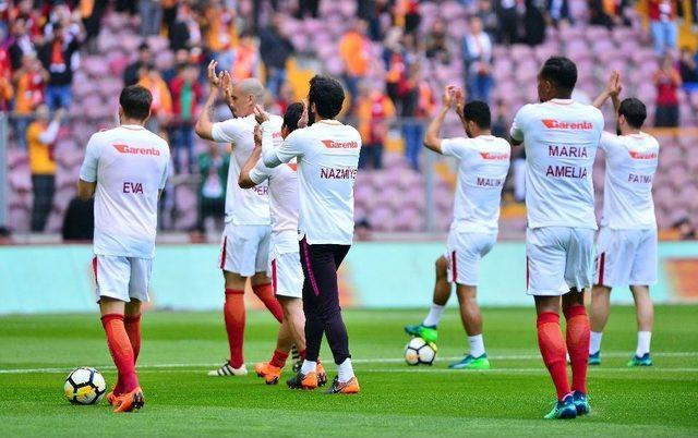 Galatasaraylı Futbolculardan Annelerine Jest