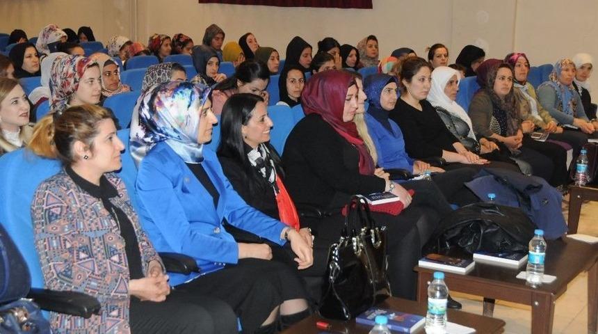 Şırnak Belediyesi &ldquo;aile Ve &Ccedil;ocuk İlişkisi&rdquo; Konulu Konferans D&uuml;zenledi