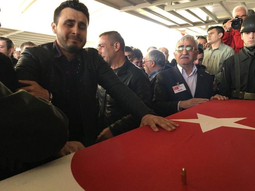 İzmir Şehidini Son Yolculuğuna Uğurladı