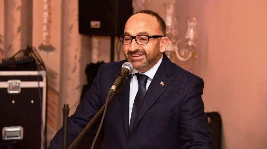 H&uuml;seyin &Uuml;z&uuml;lmez Fikir Kul&uuml;b&uuml;n&uuml;n Gecesine Katıldı