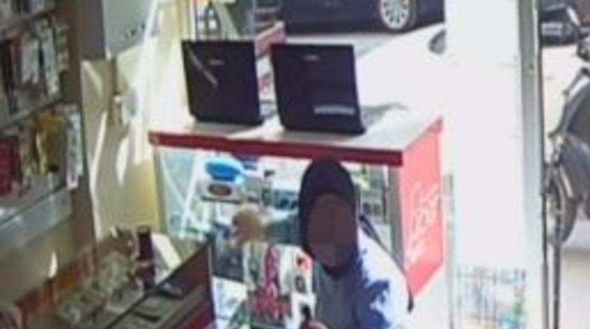 Bebek Arabasındaki &Ccedil;ocuğuyla Hırsızlık Yaptı