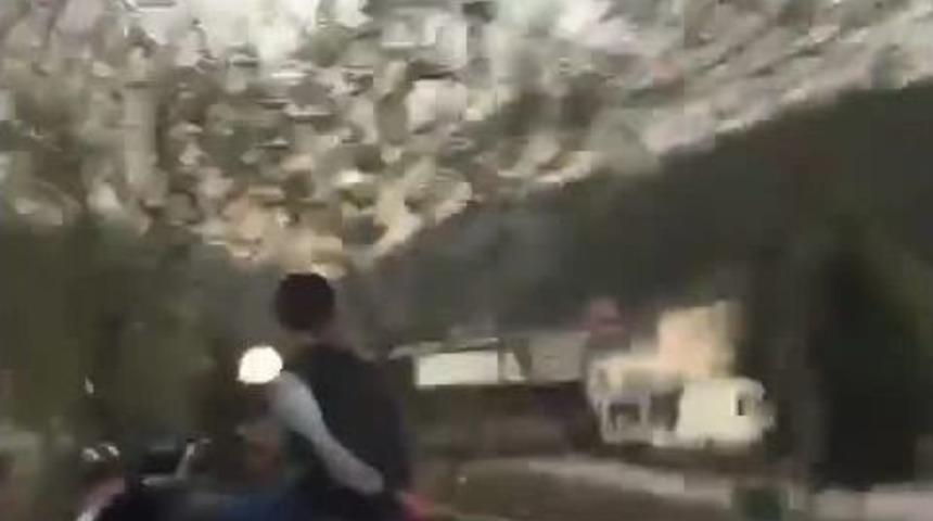 Motosikletli Gen&ccedil;lerin Tehlikeli Yolculuğu