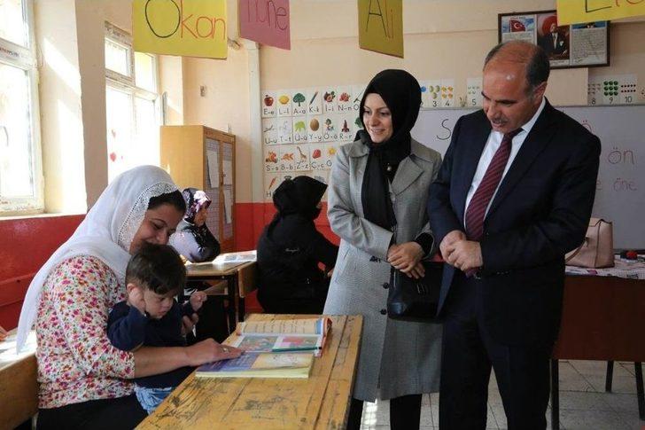 Vali Aktaş, Okuma Yazma Seferberliği Kursunu Ziyaret Etti G1