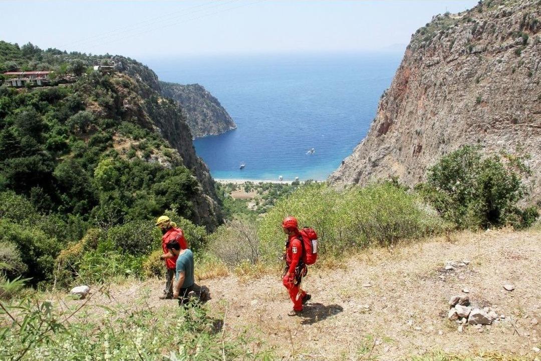 Fethiye&rsquo;de U&ccedil;urumda Mahsur Kalan Tatilci Kurtarıldı