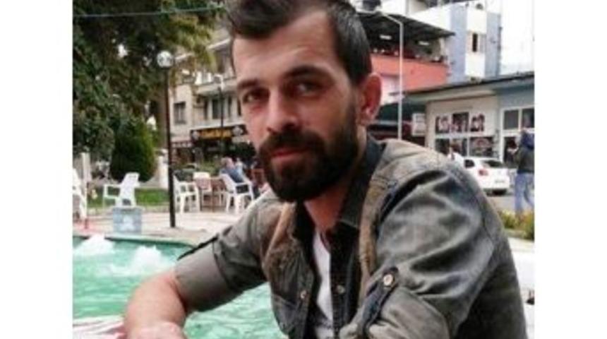 Minib&uuml;s İle &Ccedil;arpışan Motosiklet S&uuml;r&uuml;c&uuml;s&uuml; Kurtarılmadı