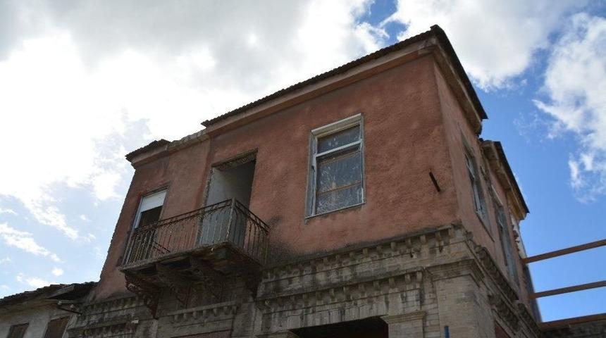 Söke’nin Kemalpaşa Mahallesi’nde Bir Ev Daha Ayağa Kalkıyor