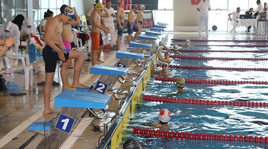 Karab&uuml;k&rsquo;te Anadolu Yıldızları Ligi Y&uuml;zme Yarışmaları Başladı