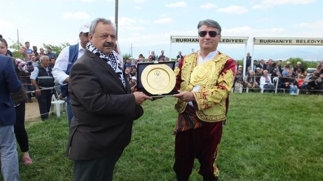 Burhaniye&rsquo;de Kıran Kırana G&uuml;reştiler