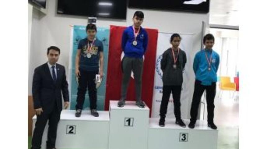 Sakaryalı Sporcu Rekor Kırarak Şampiyon Oldu