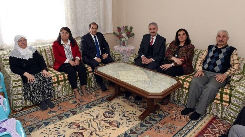 Vali Salim Demir Ve Eşi Nezahat Demir Şehit Ailelerini Ziyaret Etti