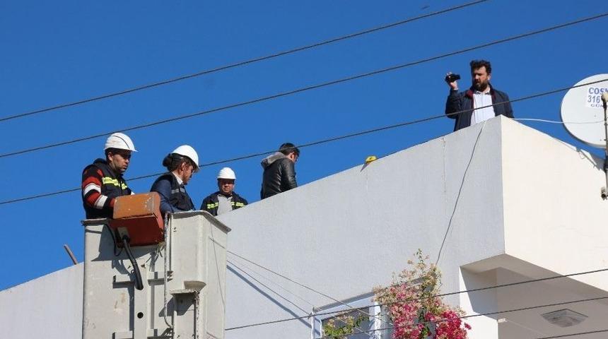 &Ccedil;amaşır Teli Takarken Elektrik Akımına Kapıldı