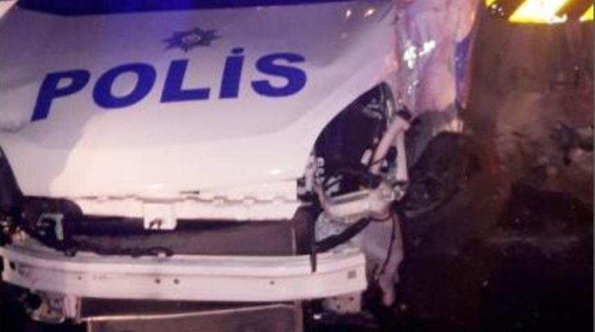 Ş&uuml;pheli Kovalayan Polis Aracı Takla Attı: 2 Polis Yaralı