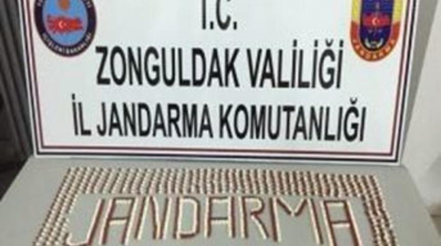 M&uuml;zikhol M&uuml;d&uuml;r&uuml;n&uuml;n &Uuml;zerinde Bin 280 Adet Uyuşturucu Hap Ele Ge&ccedil;irildi