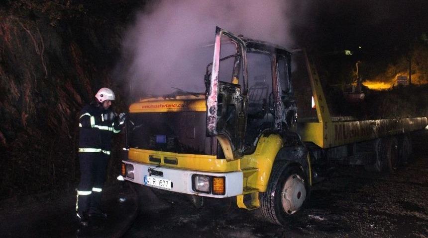 Seyir Halindeki Kamyonda Yangın
