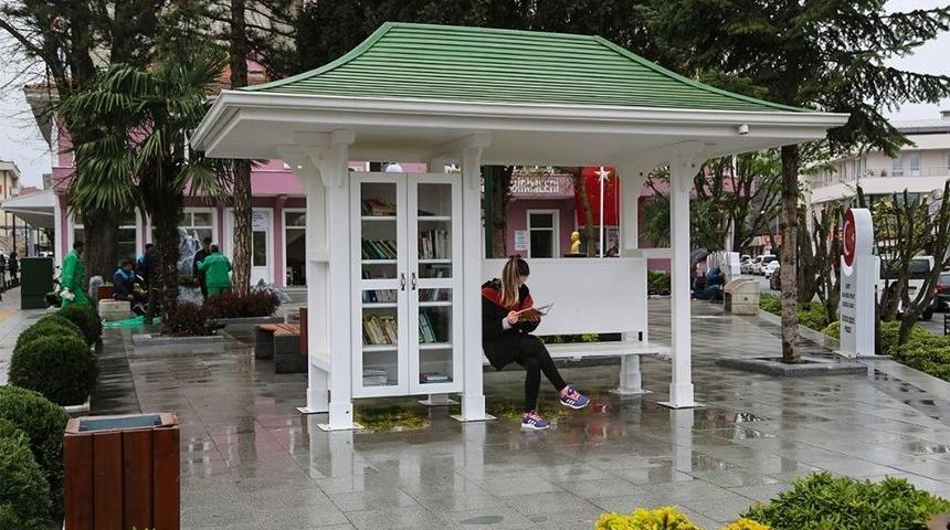 Sapanca Belediyesinden Parklara K&uuml;t&uuml;phane