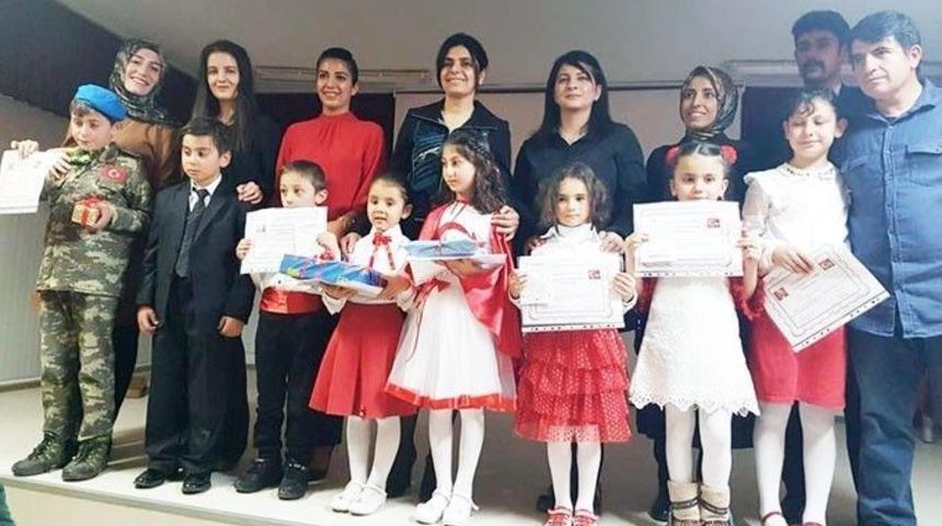 Dumlu&rsquo;lu Minik Y&uuml;rekler, İstiklal Marşını G&uuml;zel Okumak İ&ccedil;in Yarıştılar