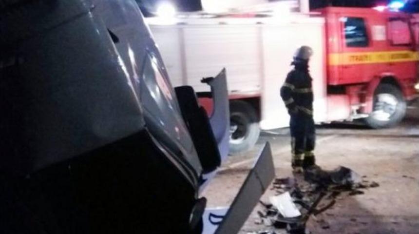 Ara&ccedil;ta Sıkışan S&uuml;r&uuml;c&uuml;y&uuml; İtfaiye Kurtardı