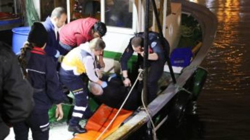 Unkapanı K&ouml;pr&uuml;s&uuml;&rsquo;nden Denize Atladı