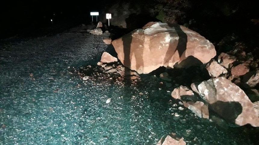 5.0 B&uuml;y&uuml;kl&uuml;ğ&uuml;ndeki Deprem Arıcılar&rsquo;ı Vurdu