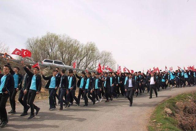 Malatya’da Öğrenciler Mehmetçik İçin Yürüdü