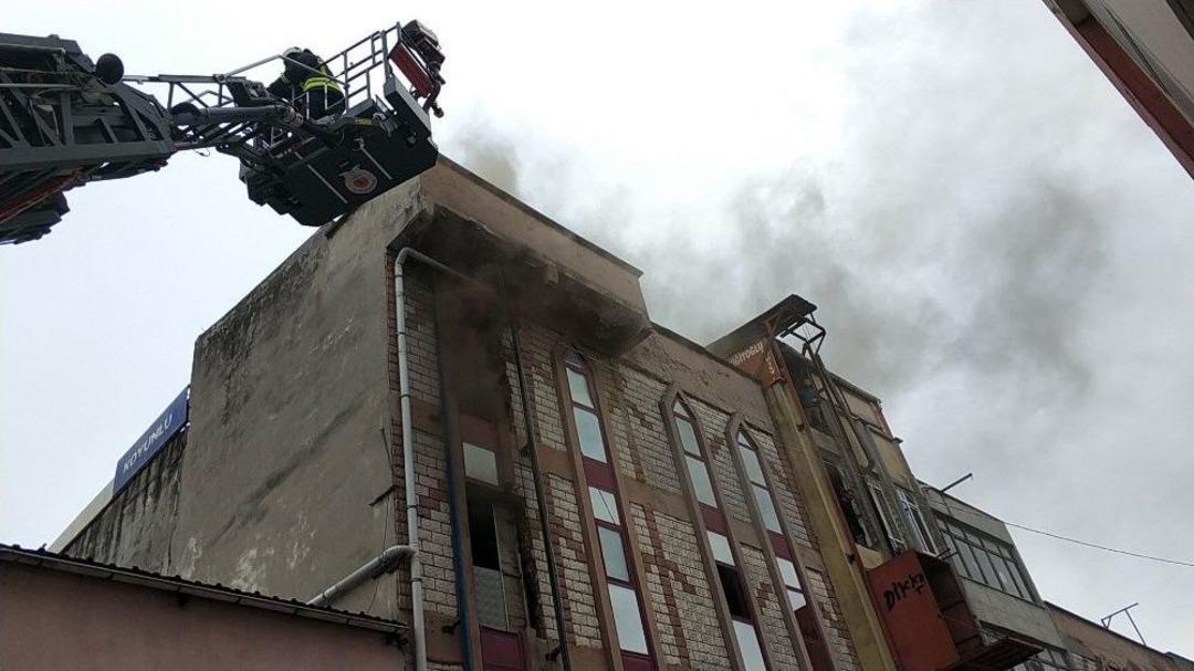 Samsun&rsquo;da Koltuk İmalathanesinde Yangın: 6 Kişi Hastanelik Oldu