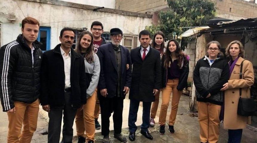 Yaşlılar Haftasında Liseli &Ouml;ğrencilerden Yaşlılara Ziyaret