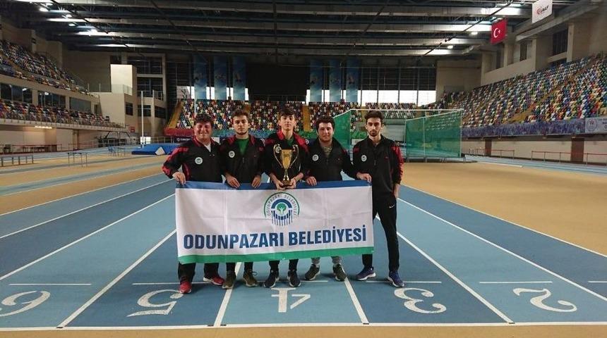 Odunpazarı Belediyesi Atletizm Dalında T&uuml;rkiye &Uuml;&ccedil;&uuml;nc&uuml;s&uuml; Oldu