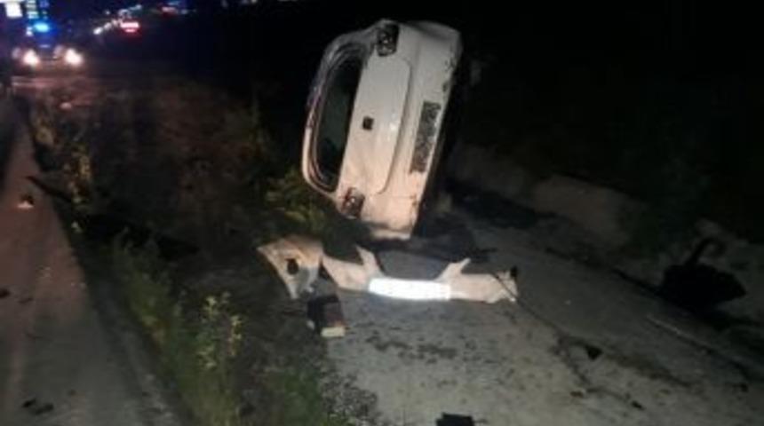 Eşeğe Çarpan Otomobil Takla Attı:3 Yaralı