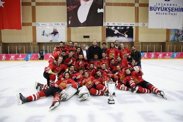 Zeytinburnu Buz Hokeyi Takımı&rsquo;na Fair Play &Ouml;d&uuml;l&uuml; 1