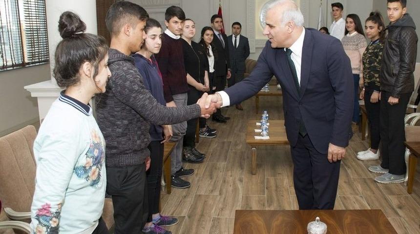 Van &Ccedil;ocuk Hakları Komitesi &Uuml;yelerinden Vali Zorluoğlu&rsquo;na Ziyaret