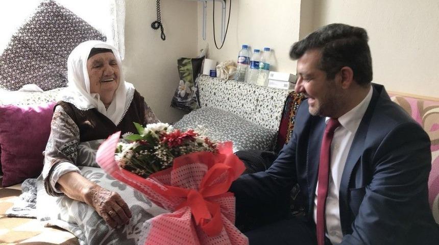 Aksaray&rsquo;da Ak Parti Heyeti Yaşlılarla Buluştu