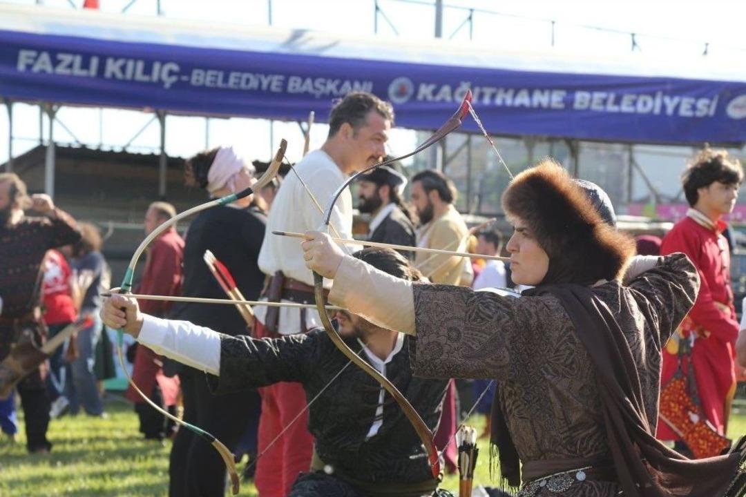 Ok&ccedil;ular, Altın Dolu K&uuml;p&uuml; Kırmak İ&ccedil;in Kıyasıya Yarıştı