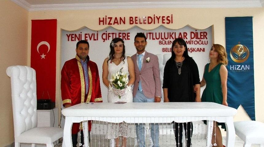 Kaymakam Hamitoğlu, Gen&ccedil; &Ouml;ğretmenlerin Nikahını Kıydı