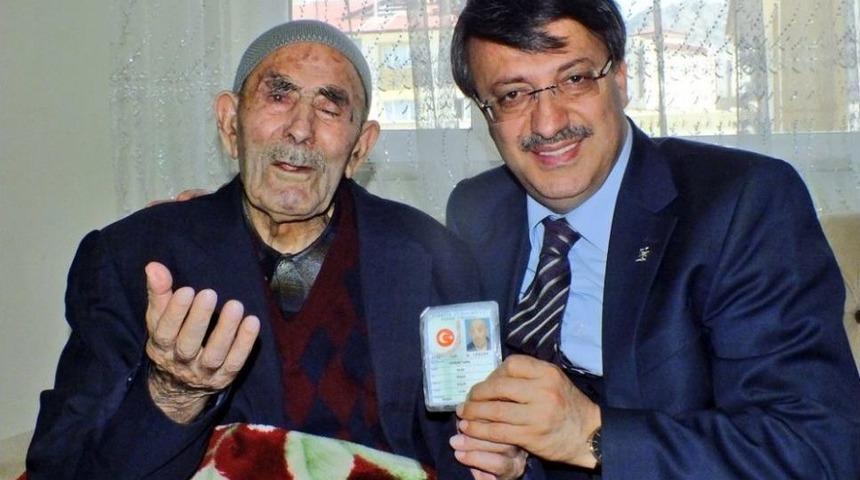 Başkan T&uuml;rkmenoğlu&rsquo;ndan Yaşlılara Ziyaret