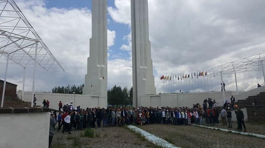 Malazgirt&rsquo;te &lsquo;biz Bir Aileyiz&rsquo; Projesi