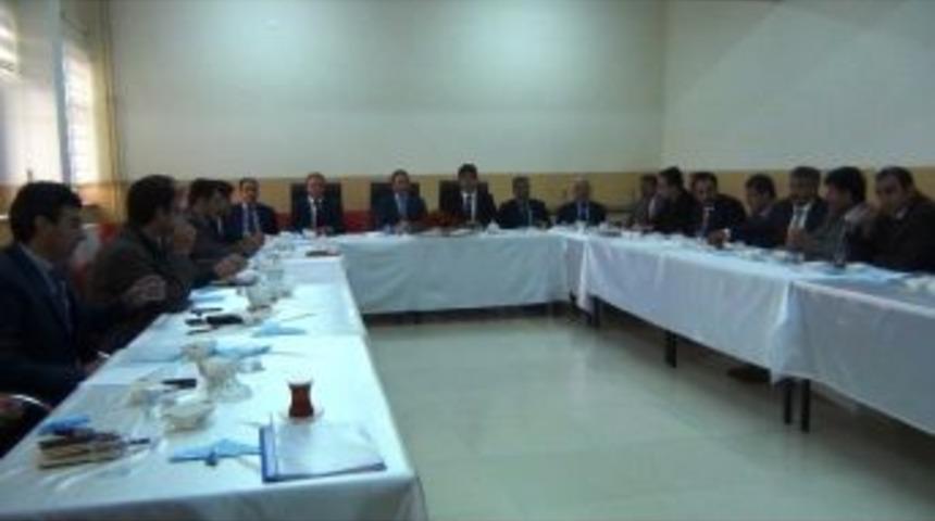 Kaymakam Yaşar, Lise M&uuml;d&uuml;rleriyle Bir Araya Geldi