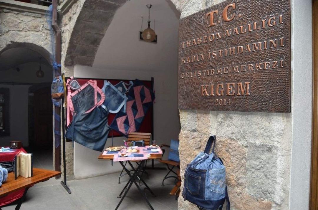 &Ccedil;&ouml;pe Atılan Kotları Sanata D&ouml;n&uuml;şt&uuml;rd&uuml;