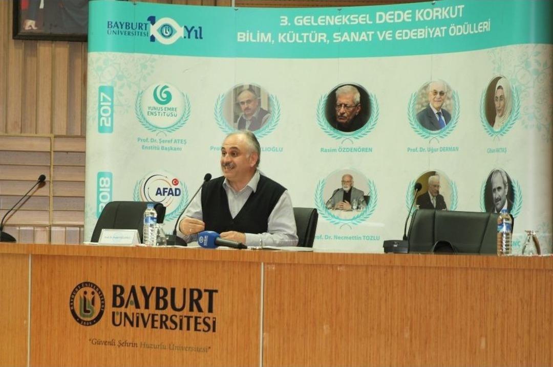 Prof. Dr. Fazlıoğlu, &lsquo;islam Felsefesi&rsquo; &Uuml;zerine D&uuml;ş&uuml;ncelerini Paylaştı