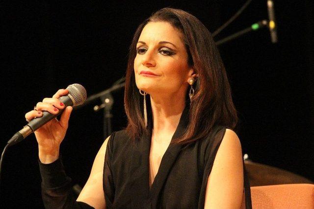 Jehan Barbur, Anadolu &Uuml;niversitesi&rsquo;nde Sevenleriyle Buluştu 1