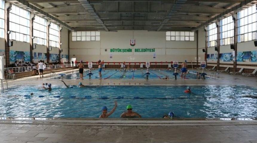 Şanlıurfa B&uuml;y&uuml;kşehir Belediyesi Y&uuml;zme Takımından Başarı